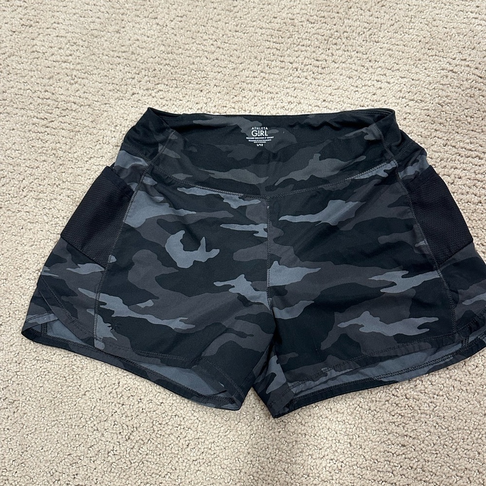 Athleta Girls Record Breaker 3” short in black and gray camouflage size L/12